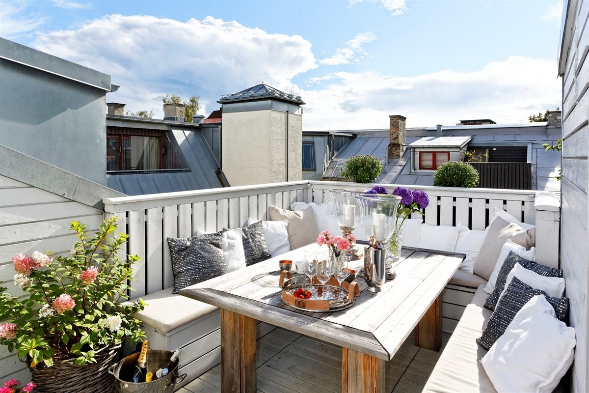 Terrassen er på 12 kvm og er meget solrik med bl.a. ettermiddagssol Galleribilde