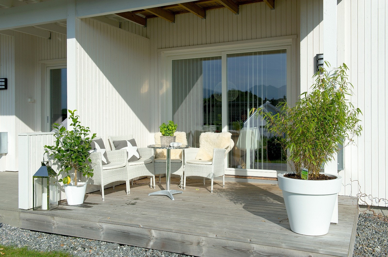 overbygget terrasse med utgang fra stue Galleribilde