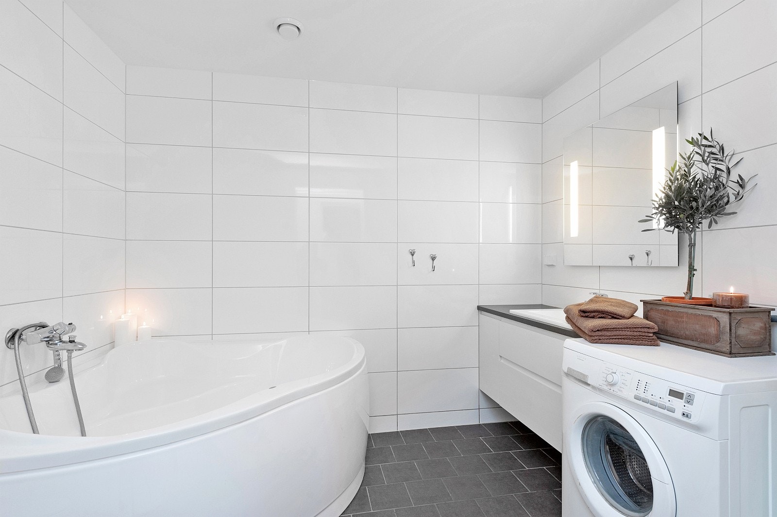 bad med hjørnekar Galleribilde