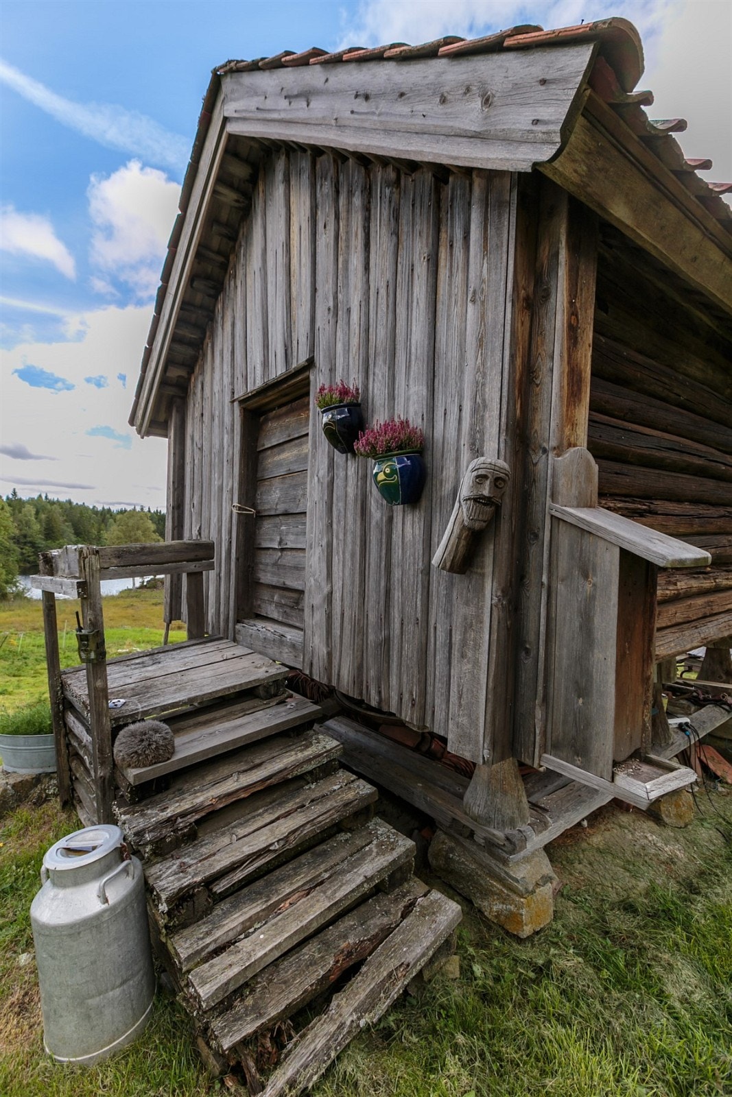 Autentisk stabbursinngang Galleribilde