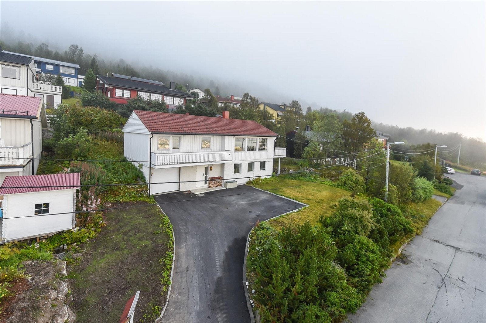 Fjellet er bak tåka. Galleribilde