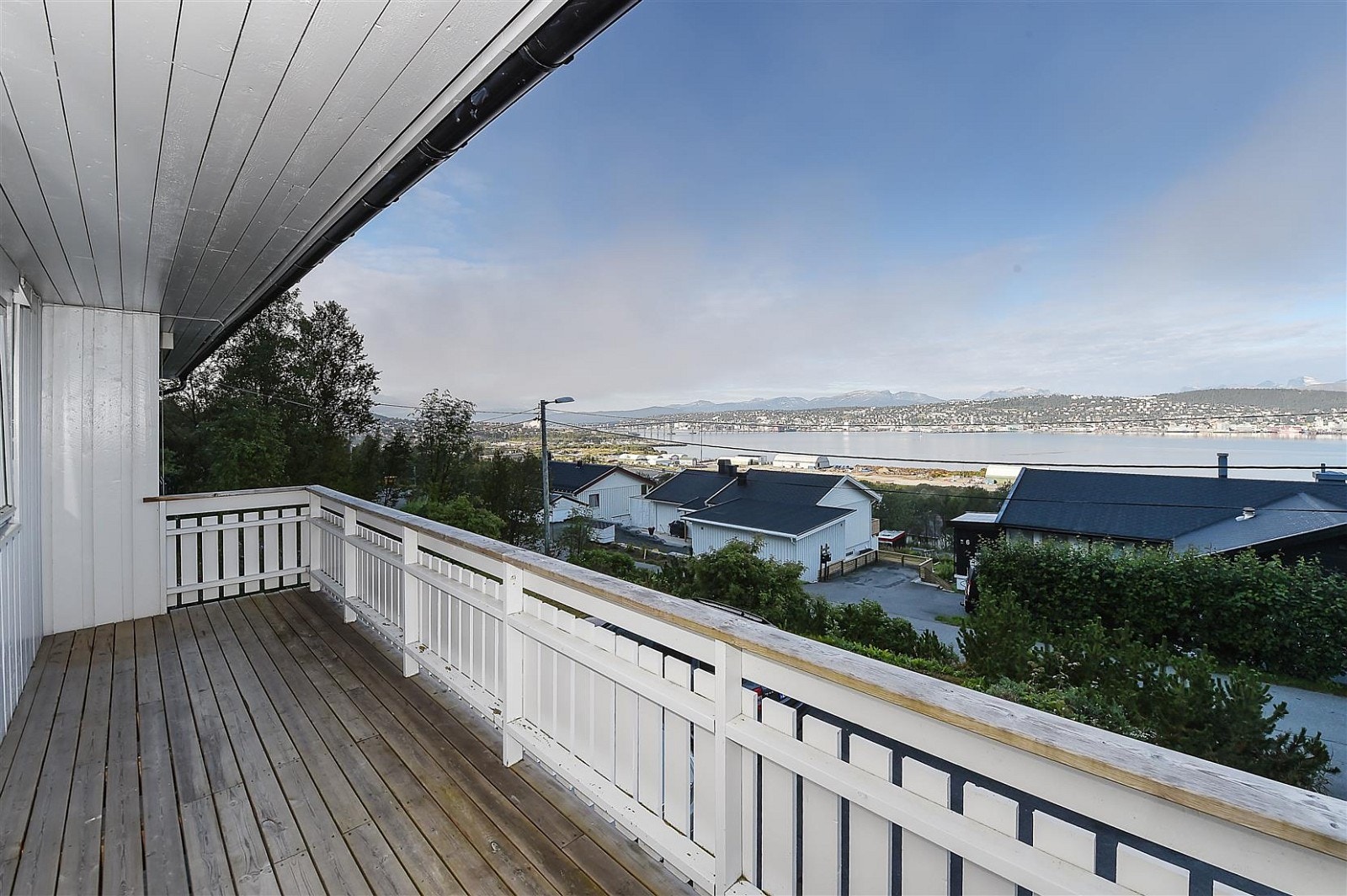 Meget flott utsikt fra veranda. Galleribilde
