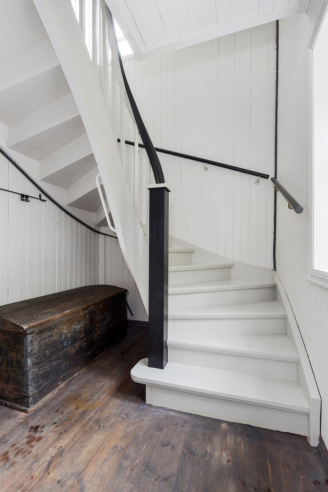 Trapp fra 2.etg. og ned til 1.etg. Galleribilde