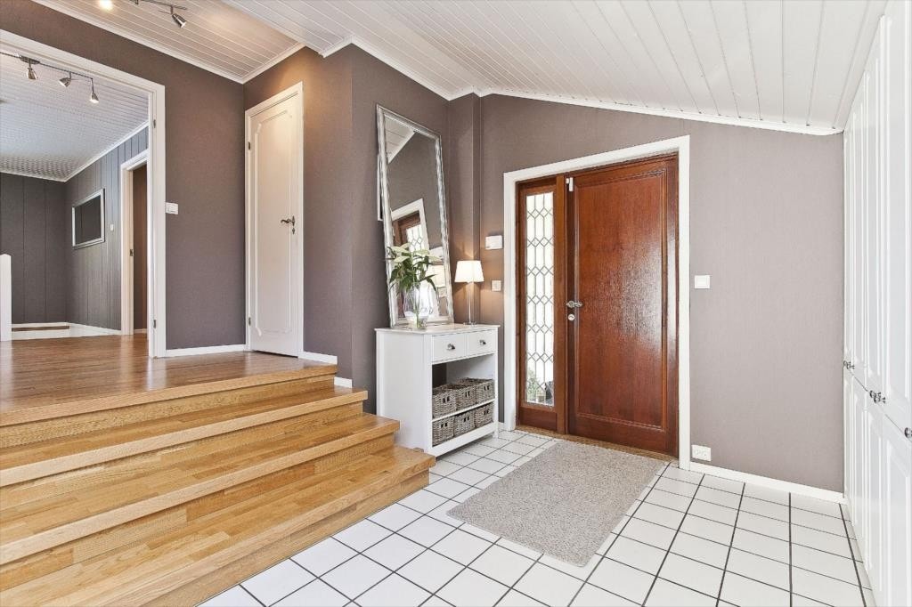 Delikat trapp for videre inngang til boligen Galleribilde