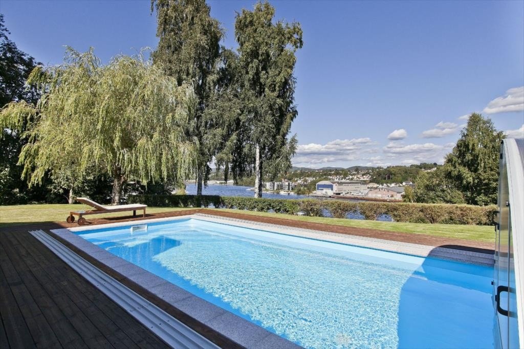 Utsikt mot elven Galleribilde