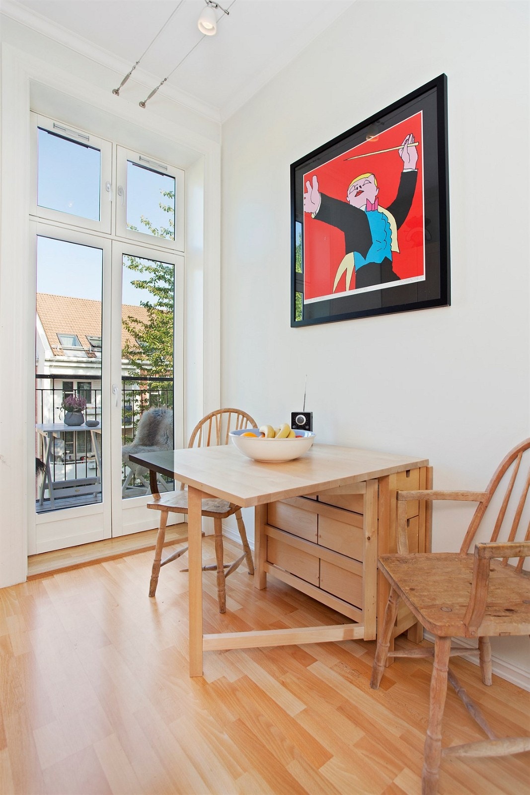 Plass til hyggelig spiseplass på kjøkkenet. Galleribilde