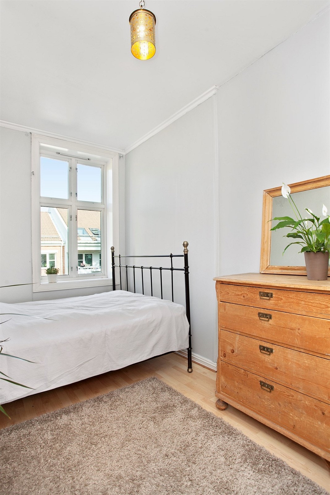 Plass for kommode eller mer skapplass på soverom 2. Galleribilde