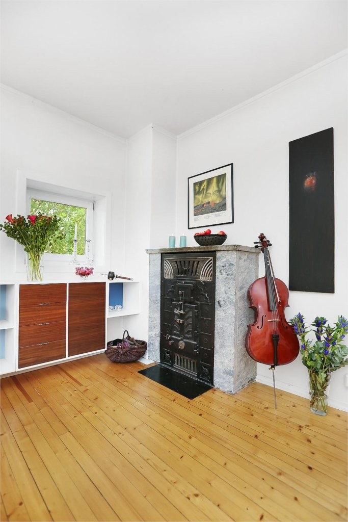 Fin vedkamin som gir god varme Galleribilde