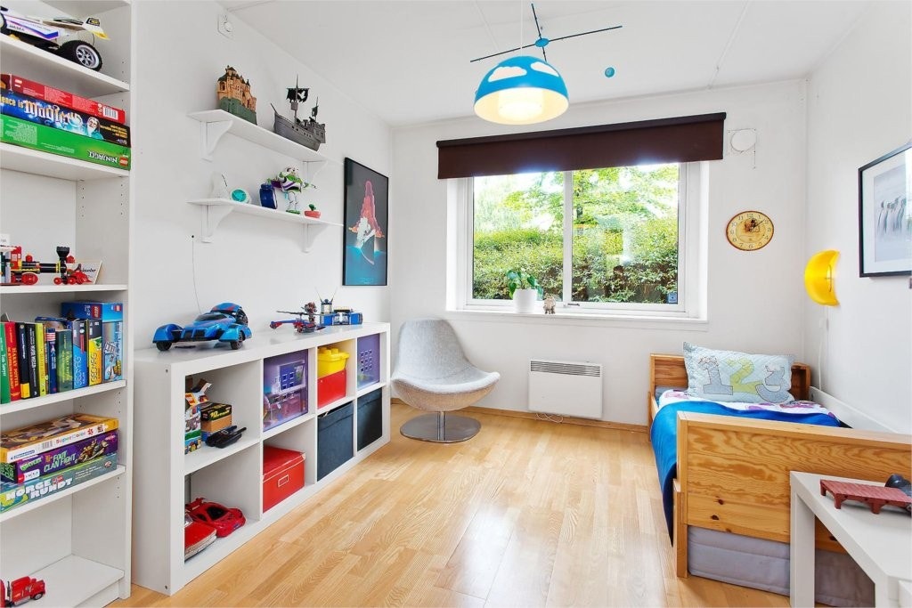 Soverom 3 meget romslig med plass til det meste. Et perfekt barnerom Galleribilde