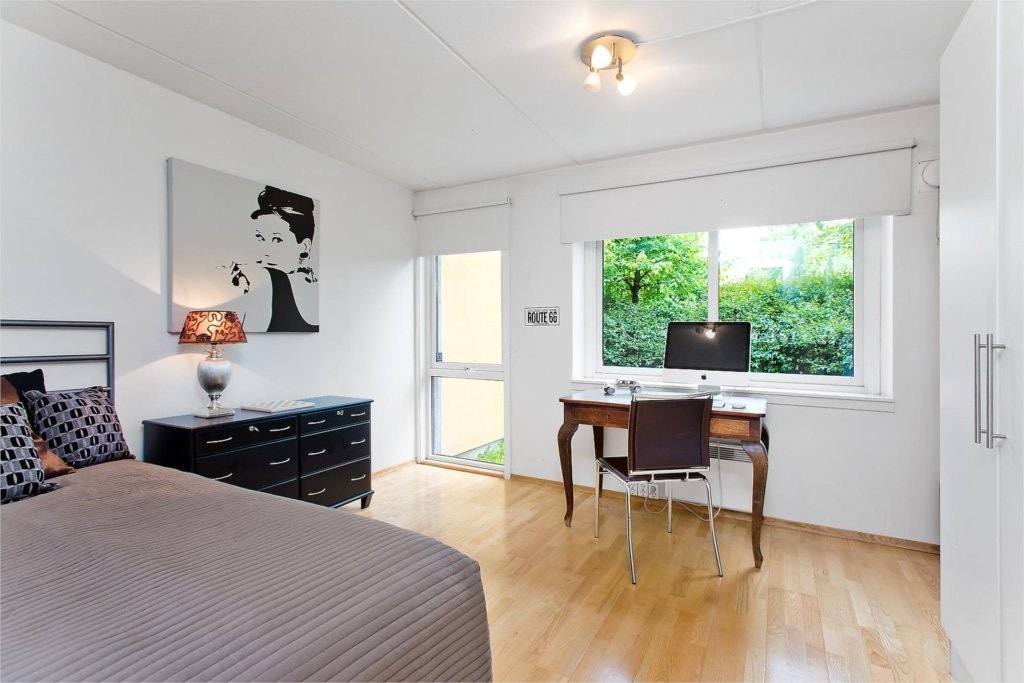 Soverom 2 med god plass til skrivebord, seng, garderobeskap etc. Galleribilde