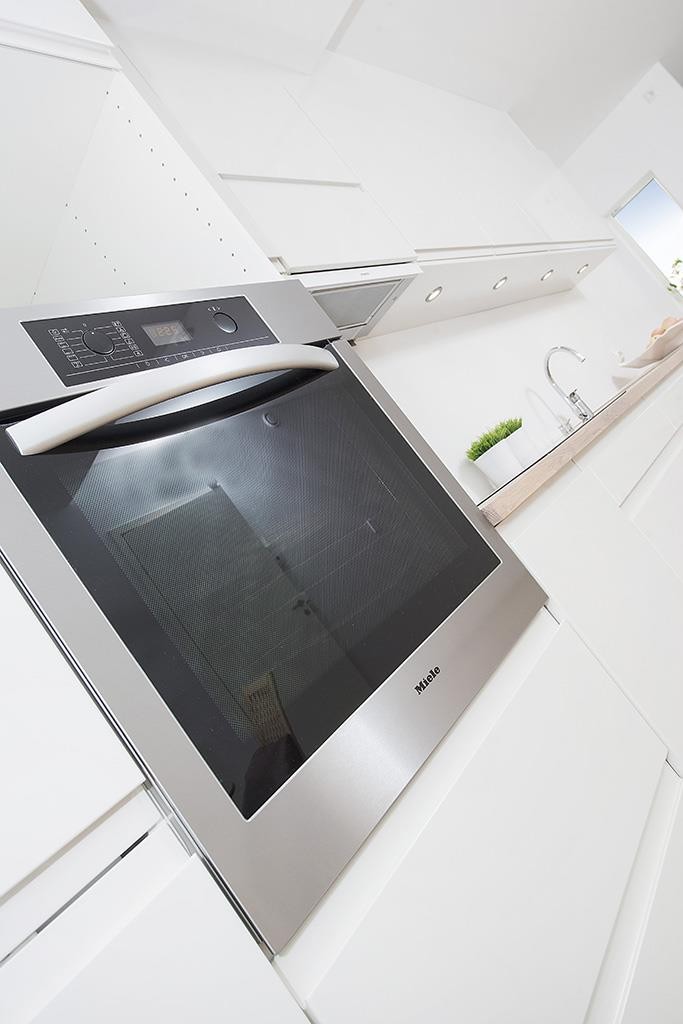 KJøkkenet har integrerte hvitevarer fra MIELE Galleribilde