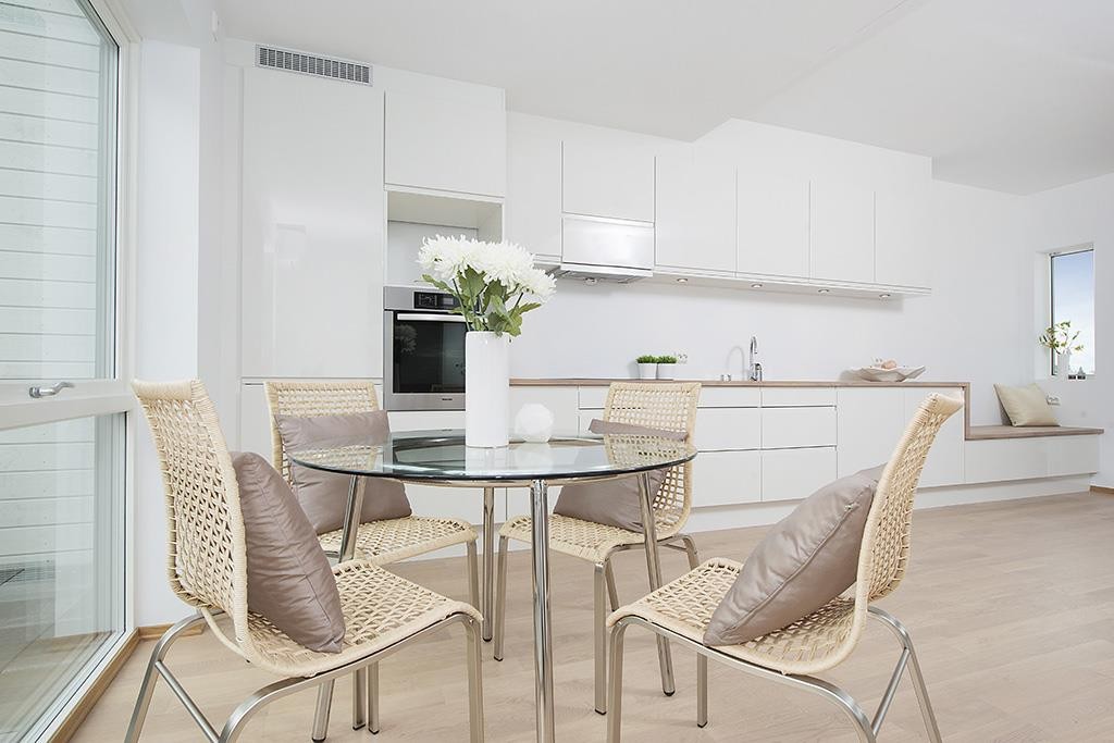 Kjøkken med spiseplass Galleribilde