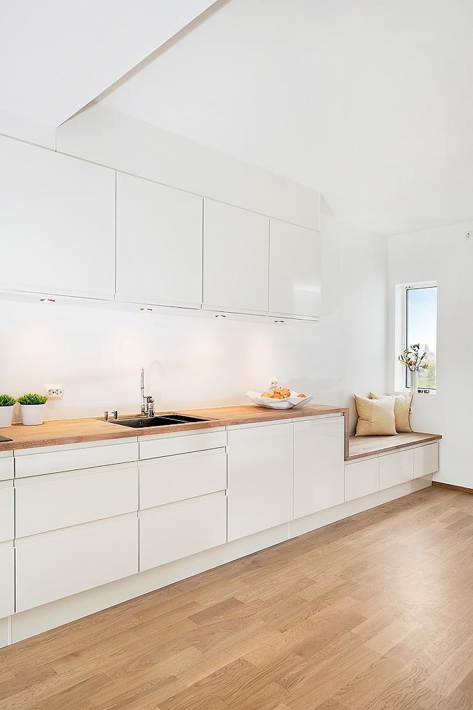 Hvit høyglansinnredning fra HTH Galleribilde