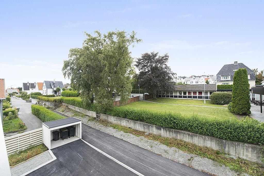 Fra terrassen er det utsikt mot Østerlide og Våland Galleribilde