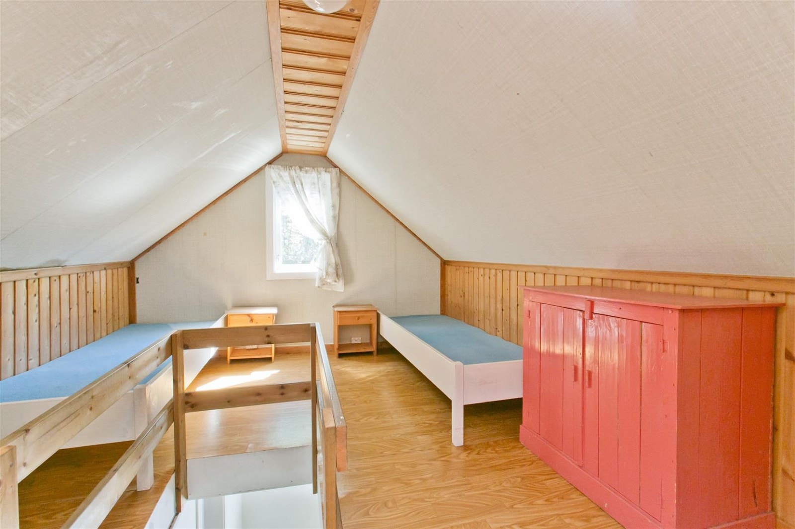 Soverom på loftet. Galleribilde