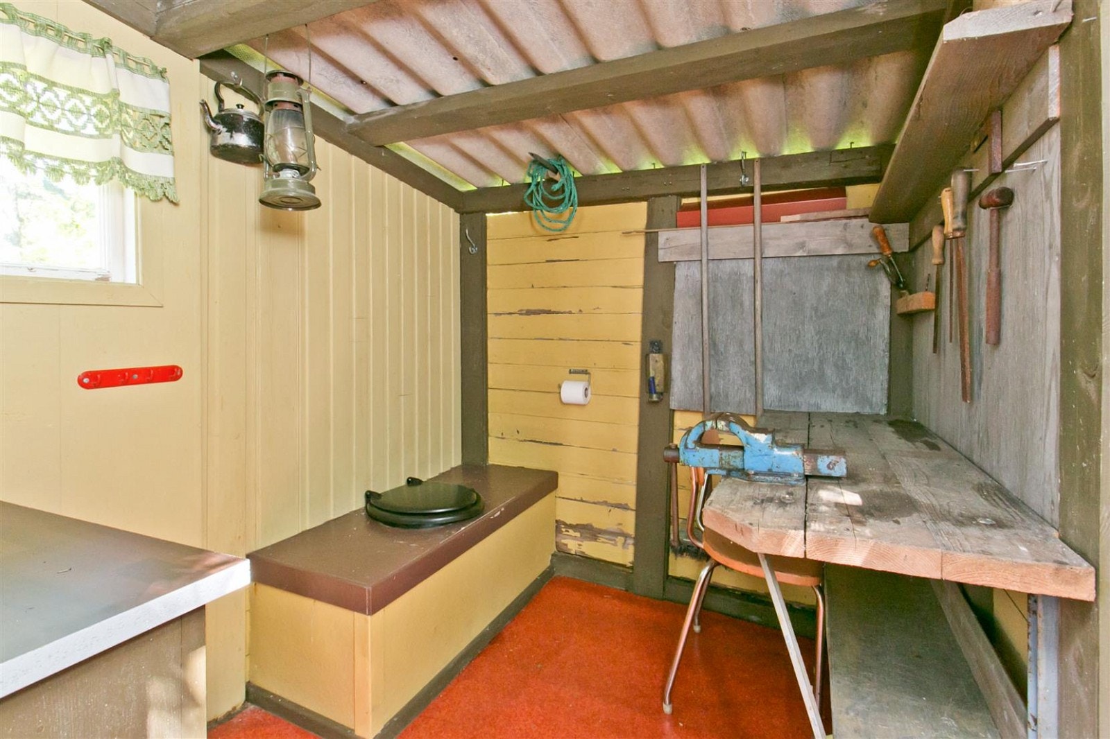 Utedo med veksted (!) Galleribilde