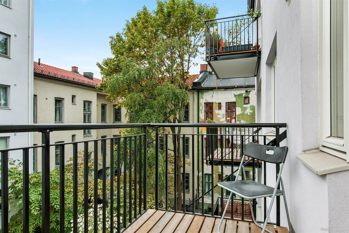 Balkong mot stille bakgård Galleribilde