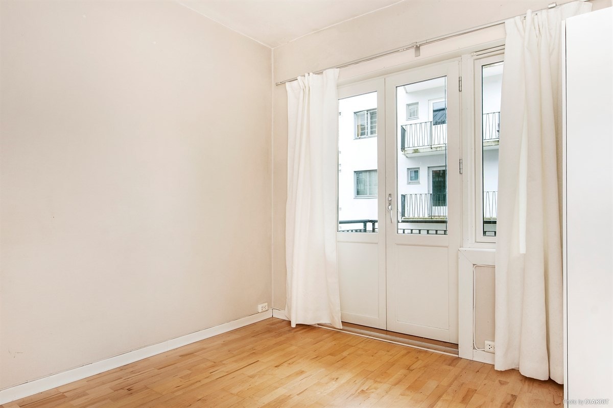 Lys og fin stue som er enkel å møblere Galleribilde