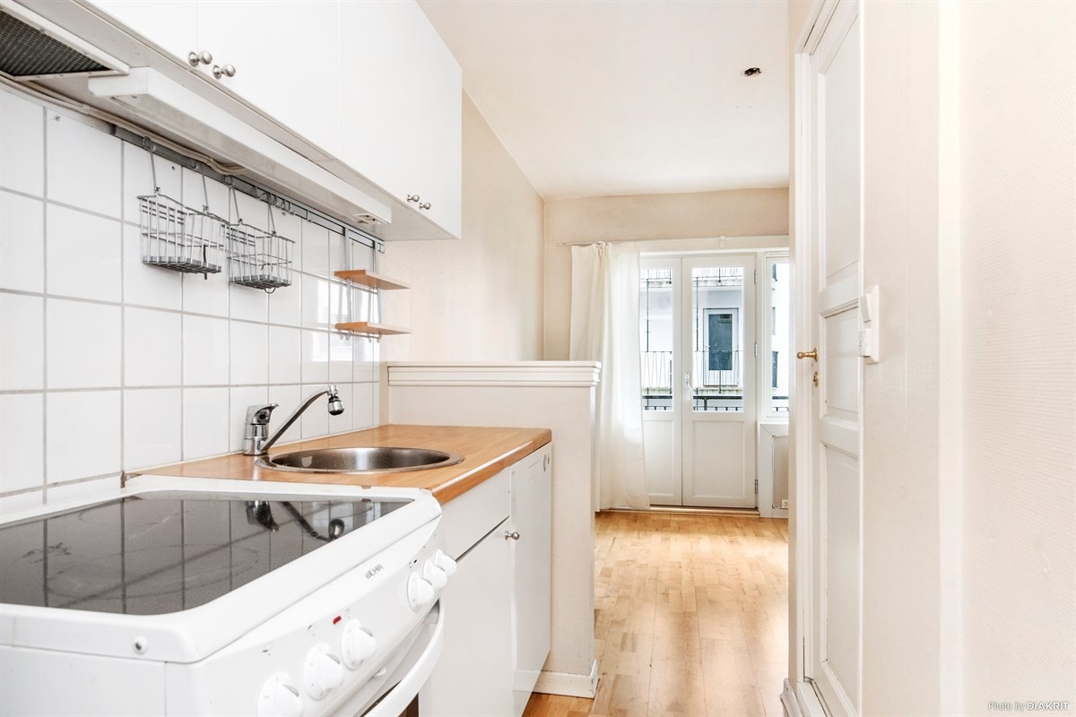 Kjøkken og stue med gode lysforhold Galleribilde