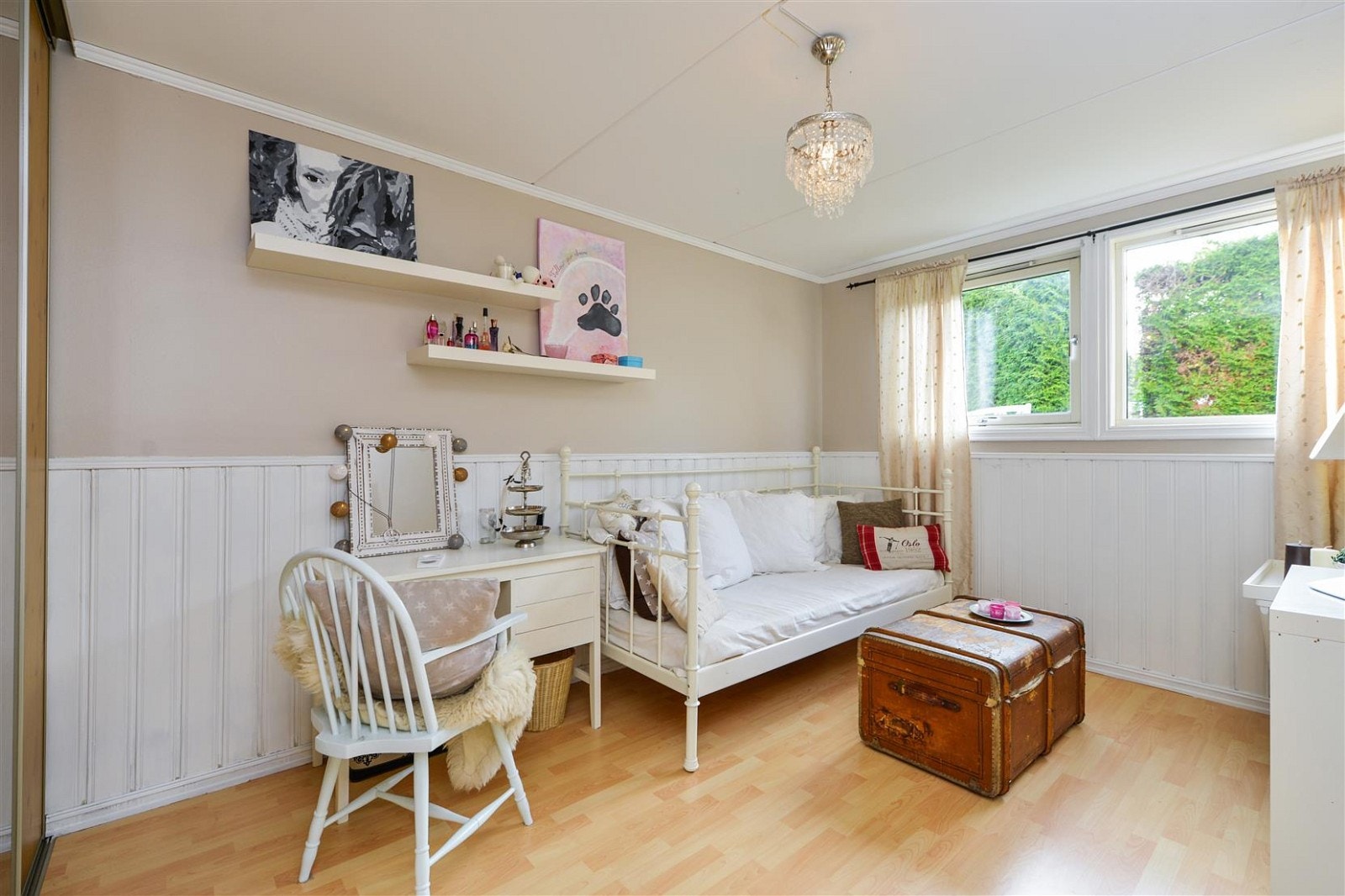 Soverom 2 i underetasjen av god størrelse. Varmekabler i gulvet. Galleribilde