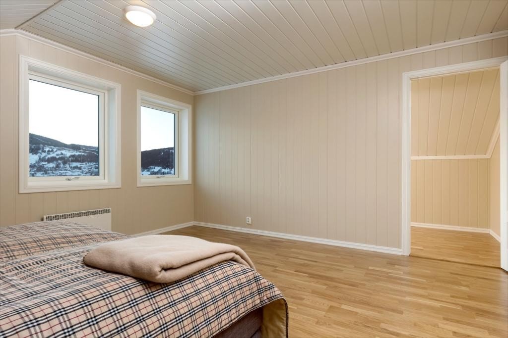 Soverom 1 med walk-in-closet. Galleribilde