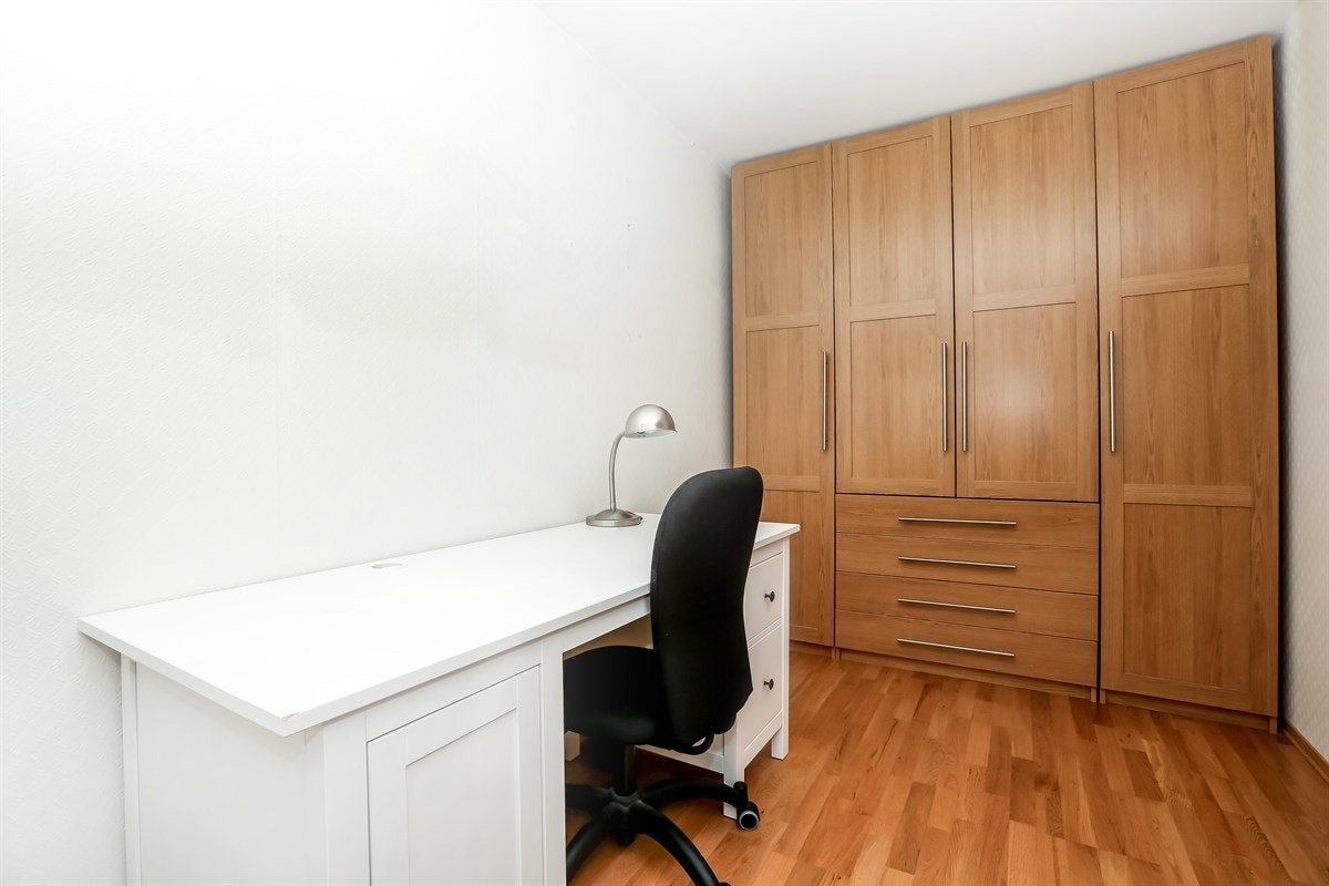 Soverom m/garderobe Galleribilde