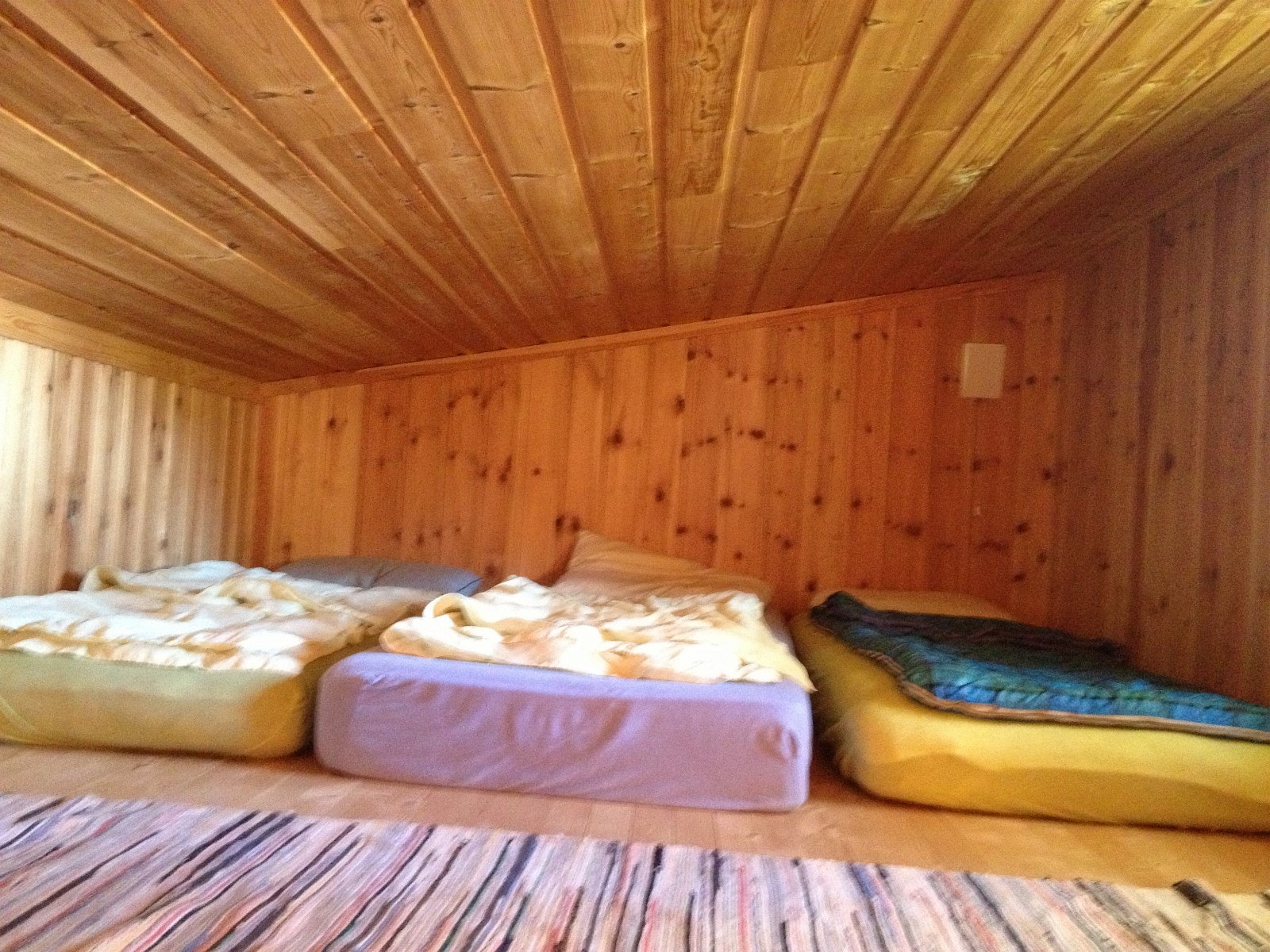 Hems med vindu og plass til 3-4 på madrasser Galleribilde