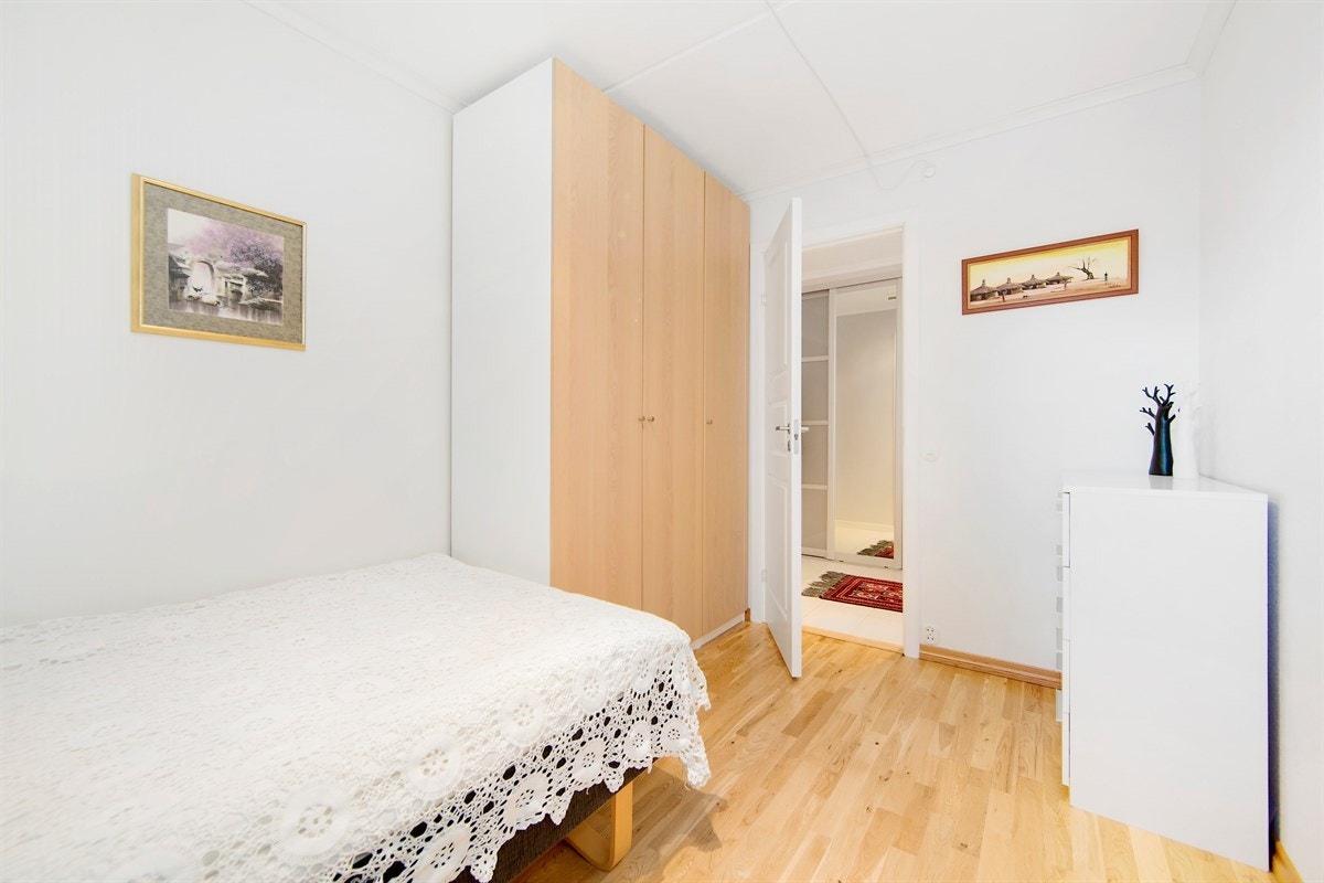 Soverom 2 med plass til seng og garderobe. Galleribilde