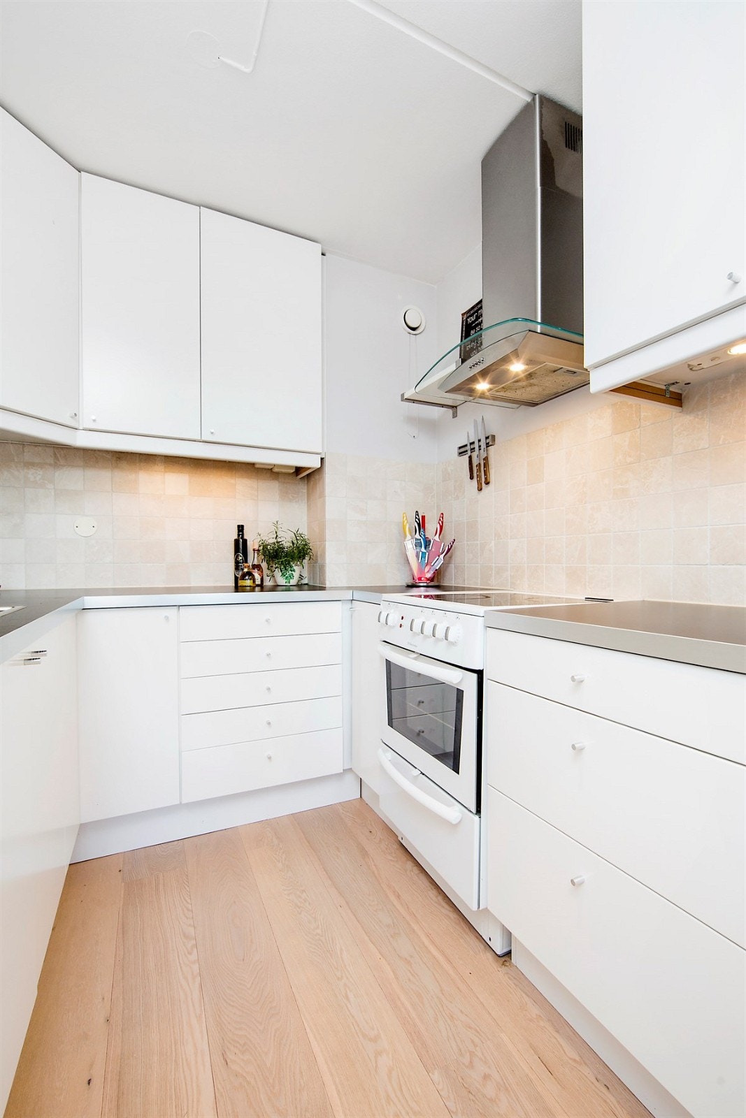 Romslig kjøkken. Galleribilde