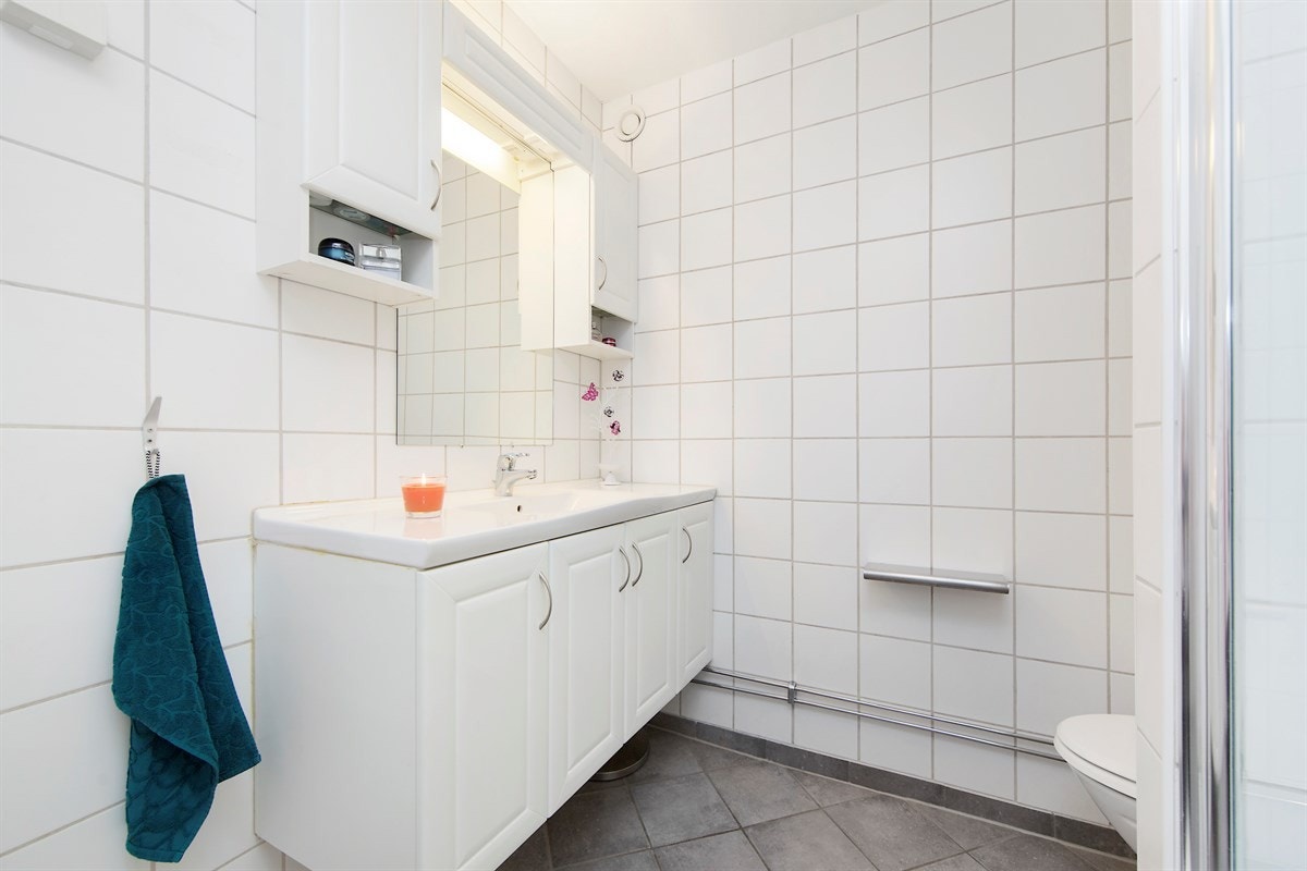 Flislagt bad. Galleribilde