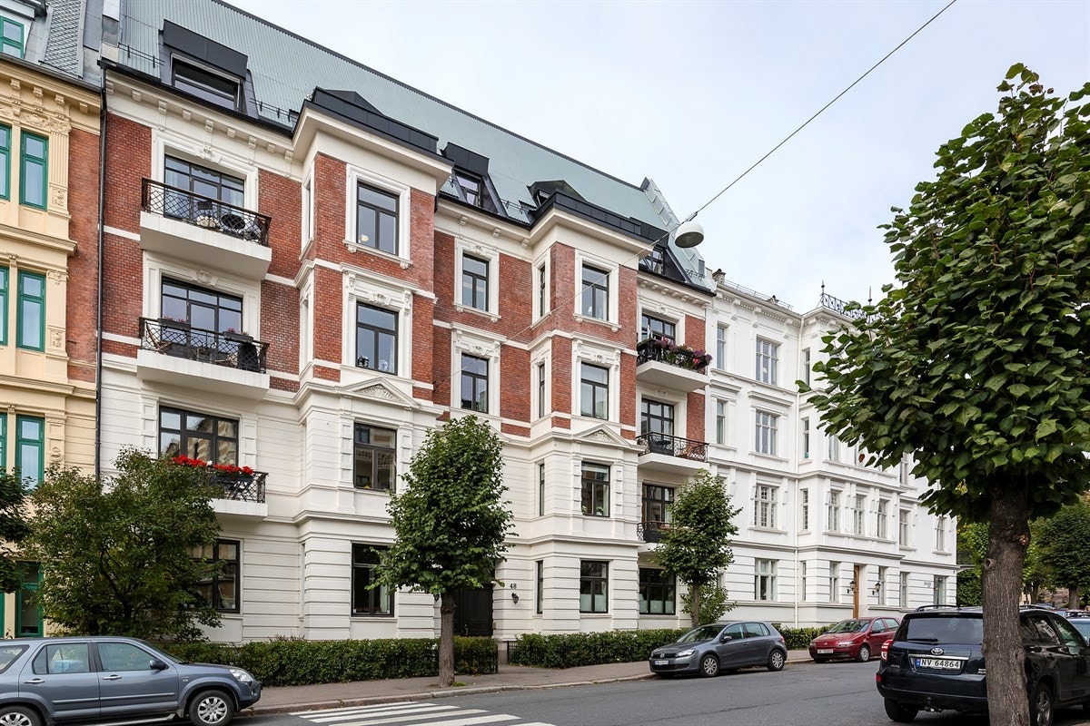 Fasade - velholdt boliggård med meget attraktiv beliggenhet Galleribilde