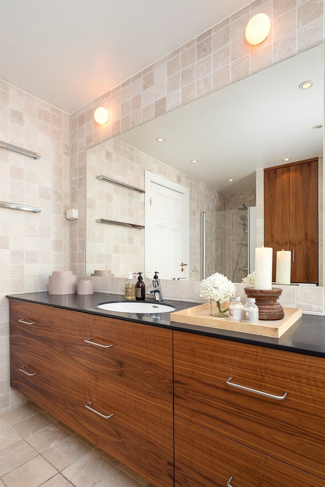 Baderom - snekkerbygget innredning Galleribilde