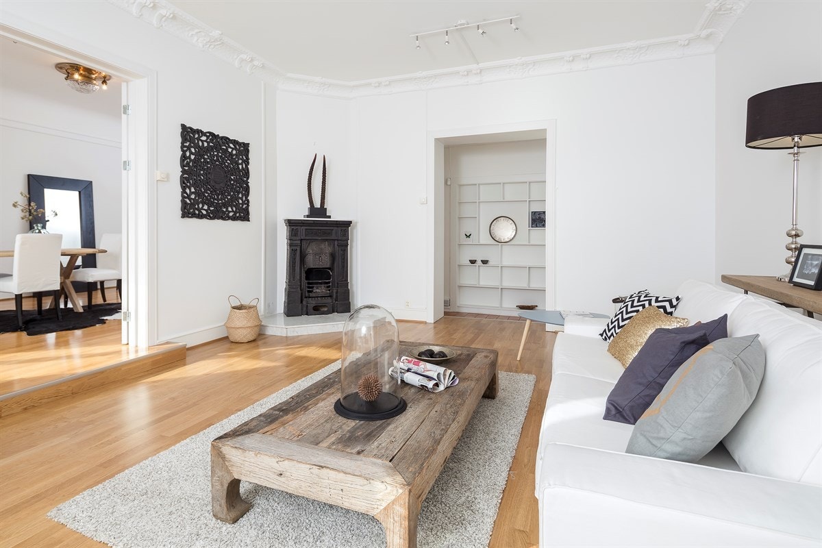 Stue med vedkamin Galleribilde