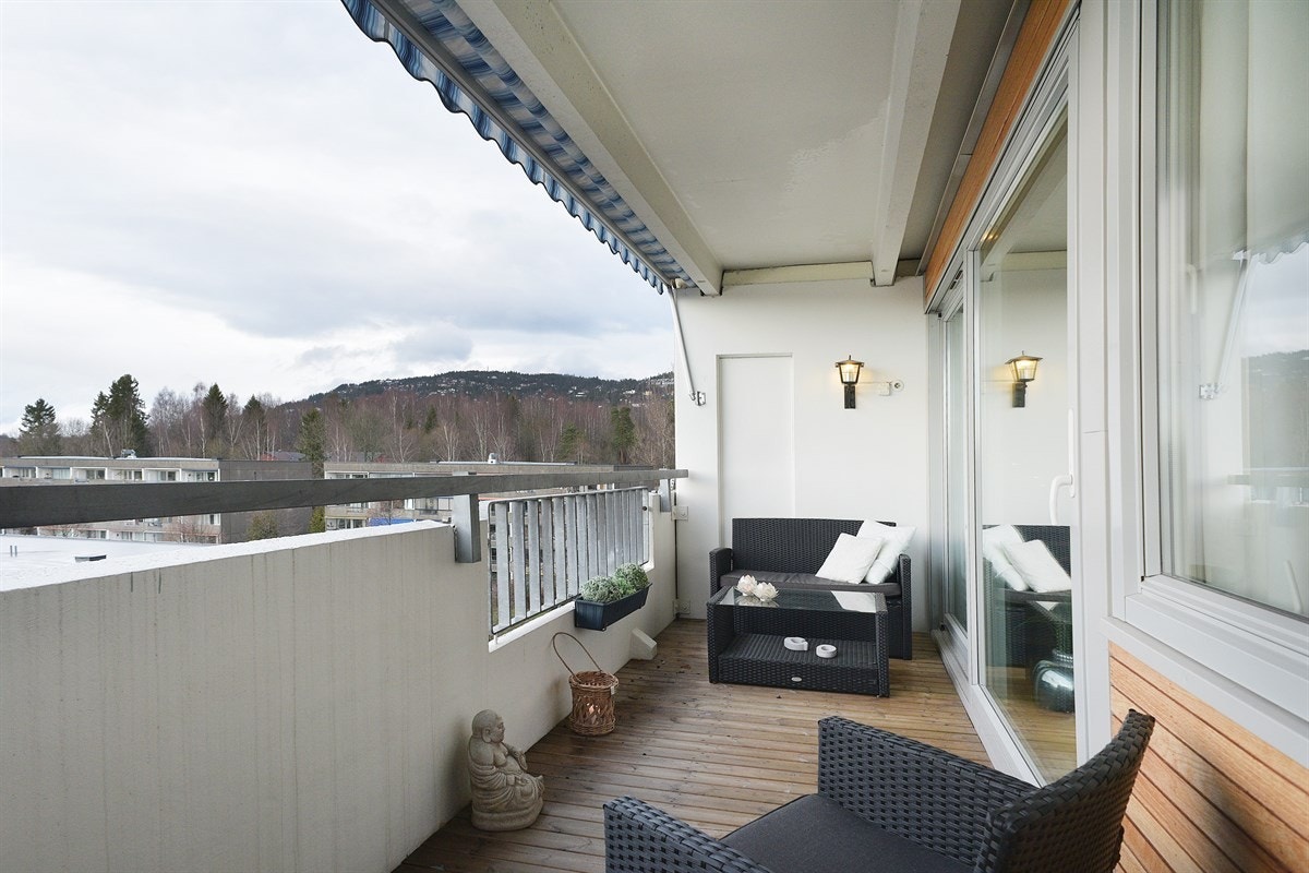 PRIVATmegleren presenterer Hovseterveien 46 B. En lys og trivelig 2-roms m/vestvendt balkong, kveldssol og fin utsikt. Galleribilde