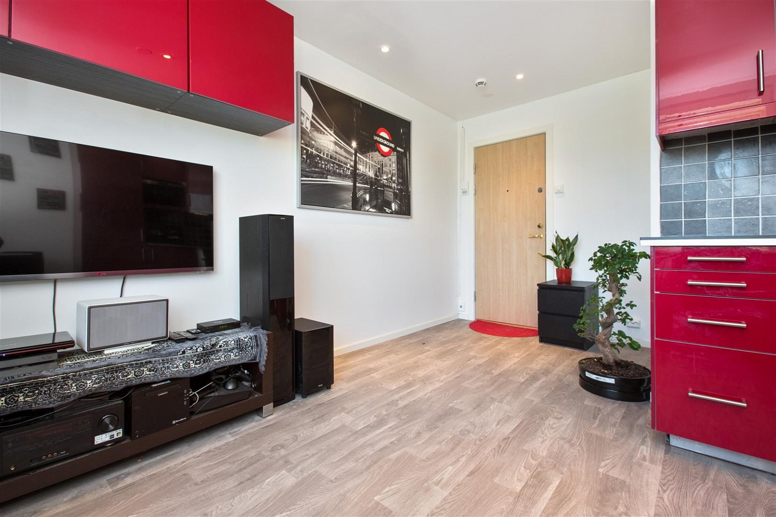 Leiligheten oppleves tiltalende, har en god standard og egner seg til å flytte rett inn i. Galleribilde