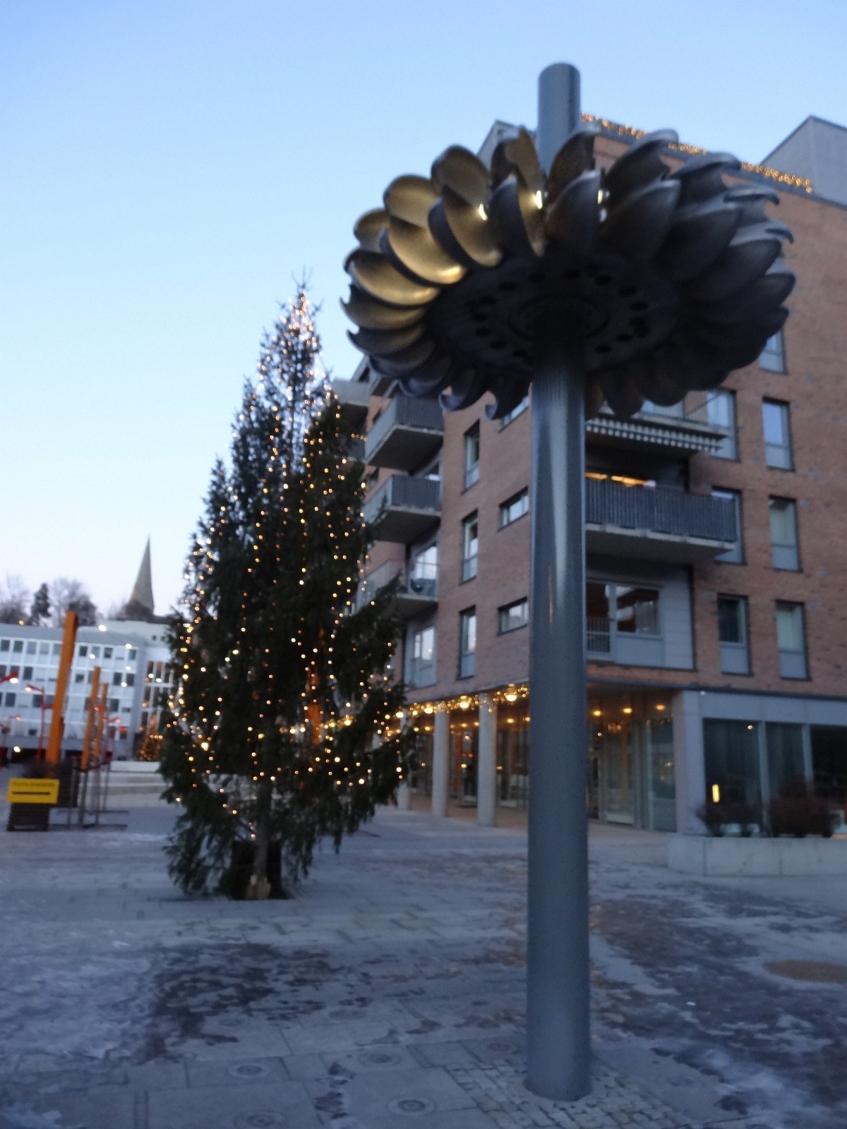 Uteområdet på torget. Galleribilde