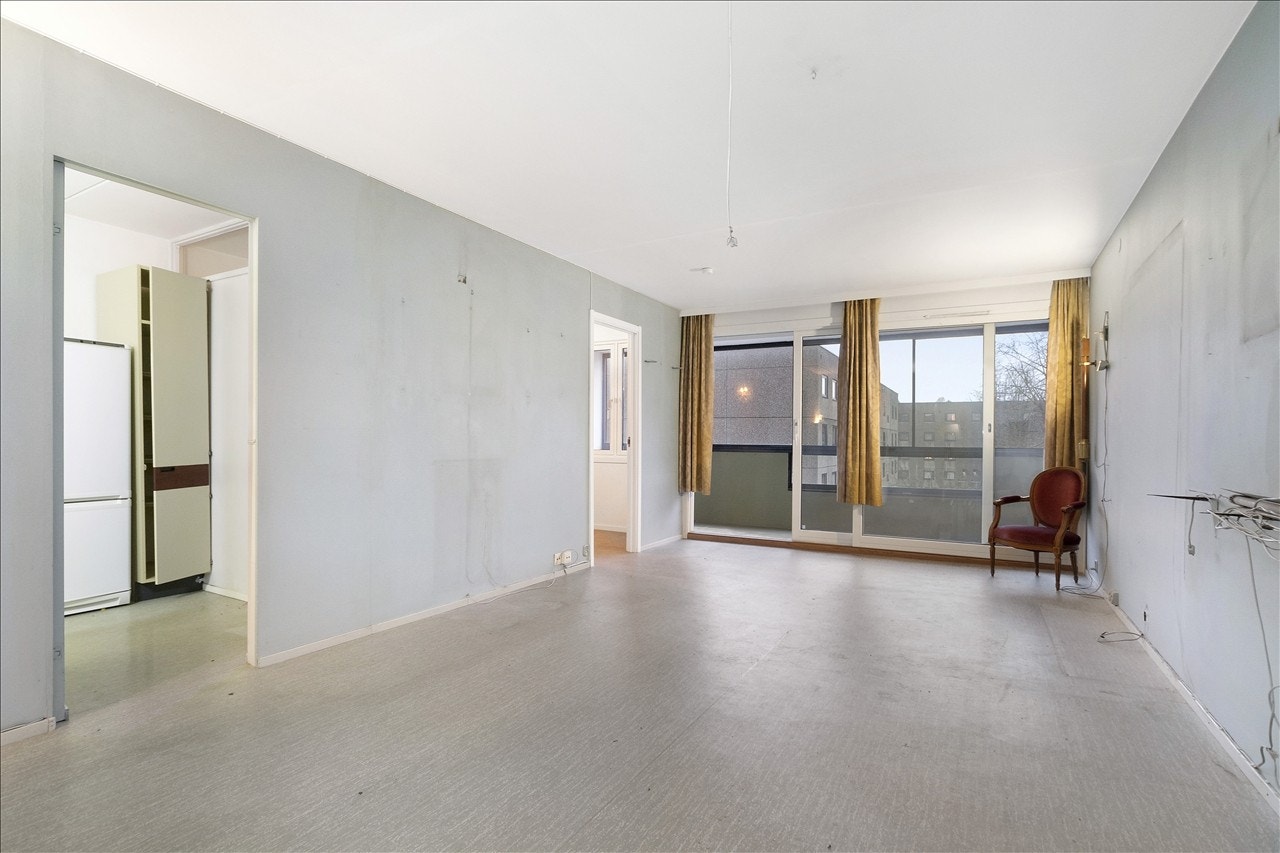 Stue med utgang innglasset veranda. Galleribilde