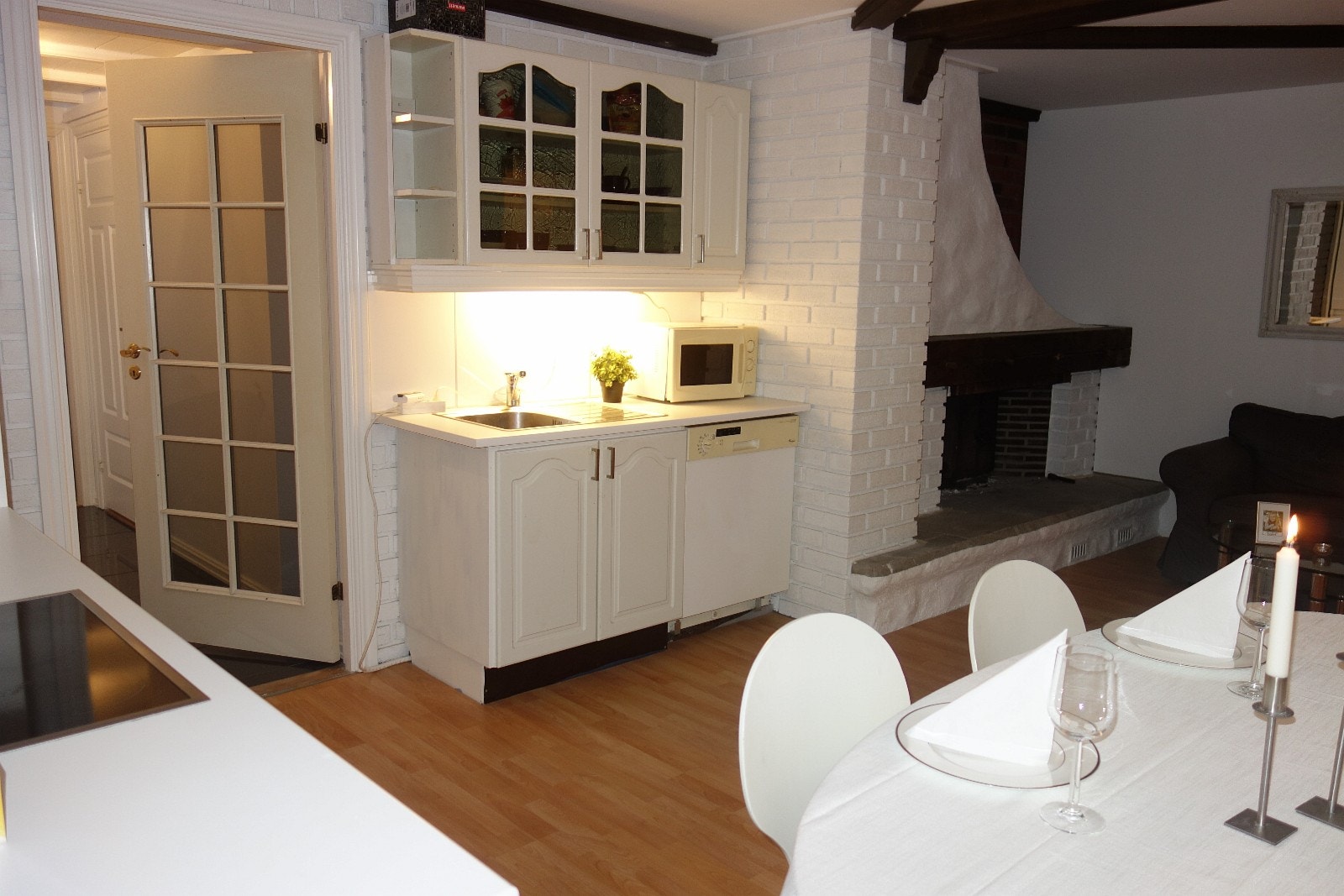 Dining- and kitchenarea. Shared space. Galleribilde