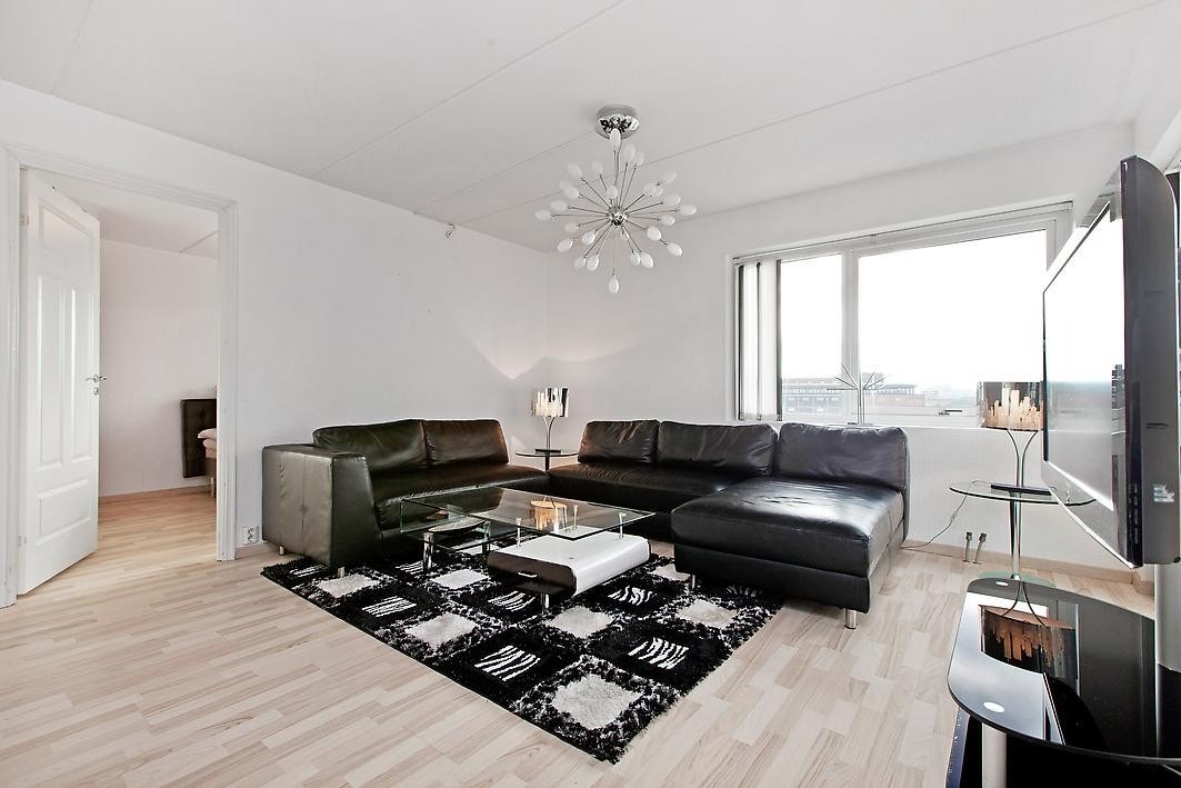 Stue med god plass til sofagruppe Galleribilde