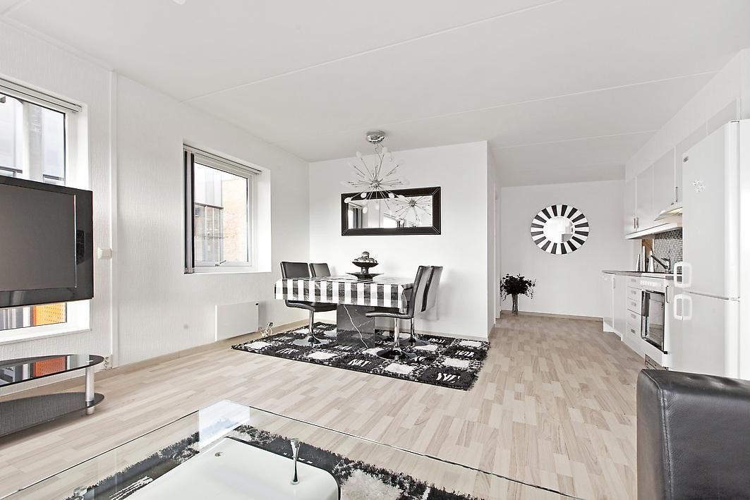 Stue med god plass til spisebord Galleribilde