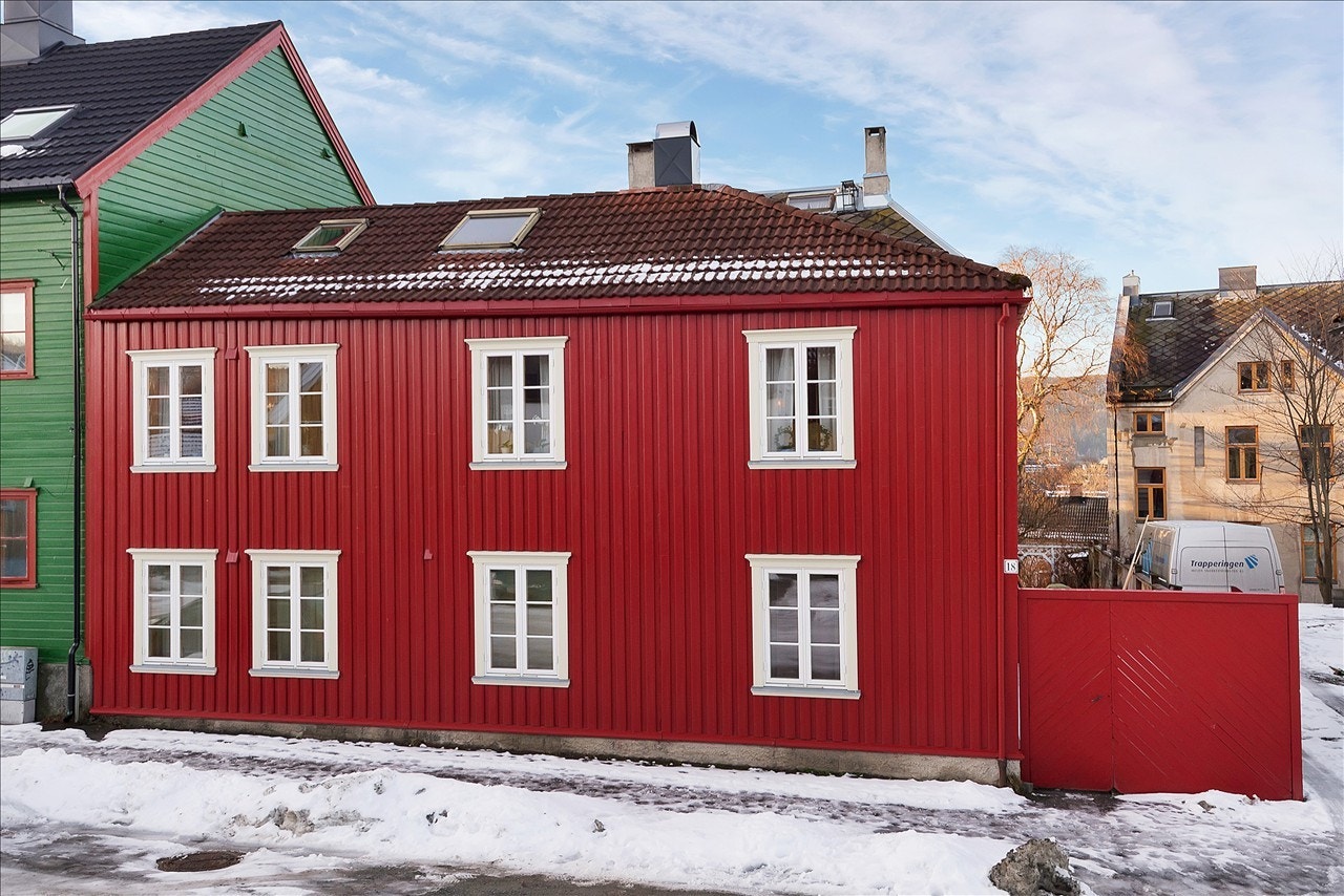 Fasade sett fra vegen Galleribilde