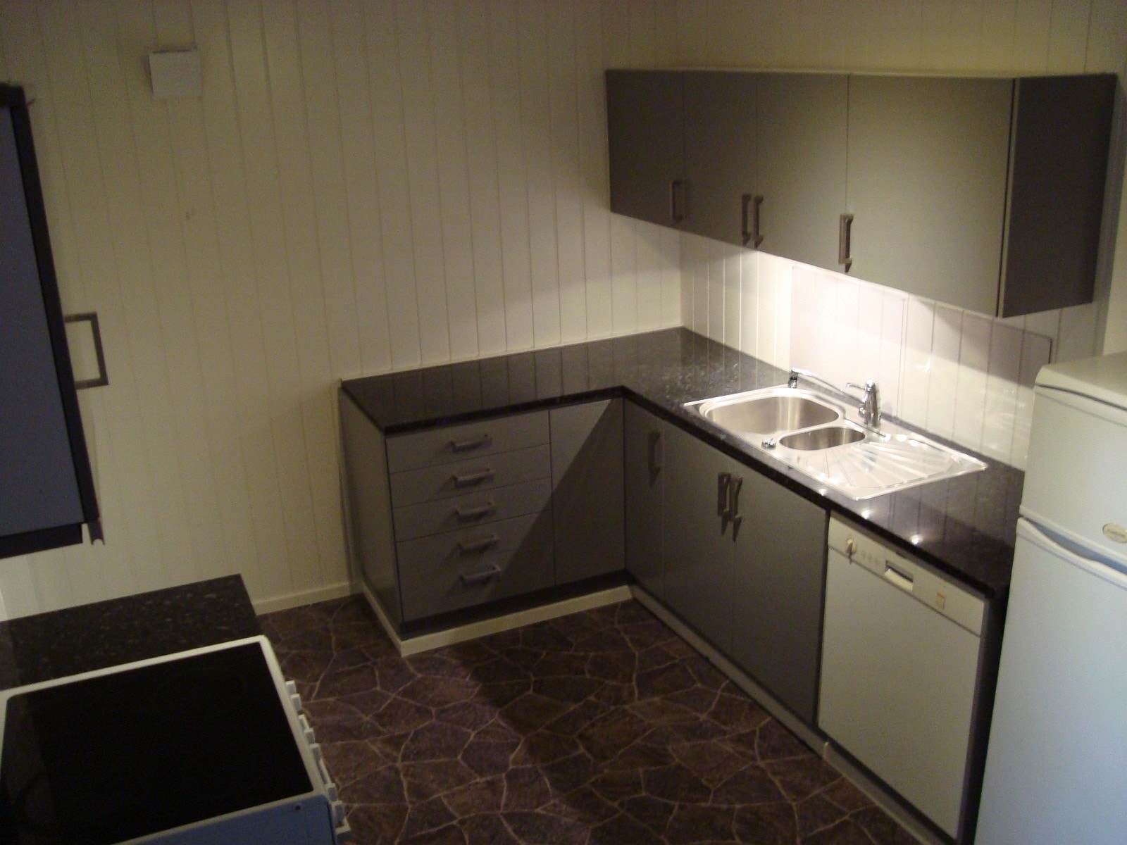 Kjøkken med oppvaskmaskin Galleribilde