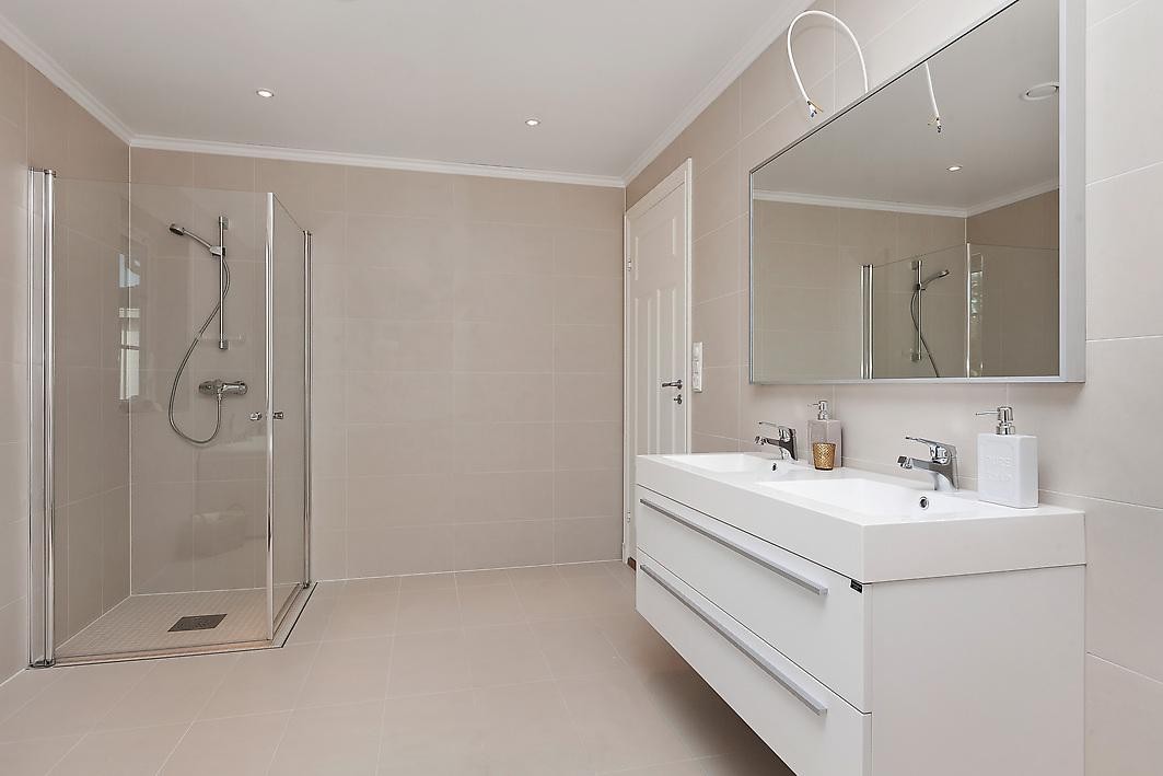 Dusj med glassdører. Galleribilde