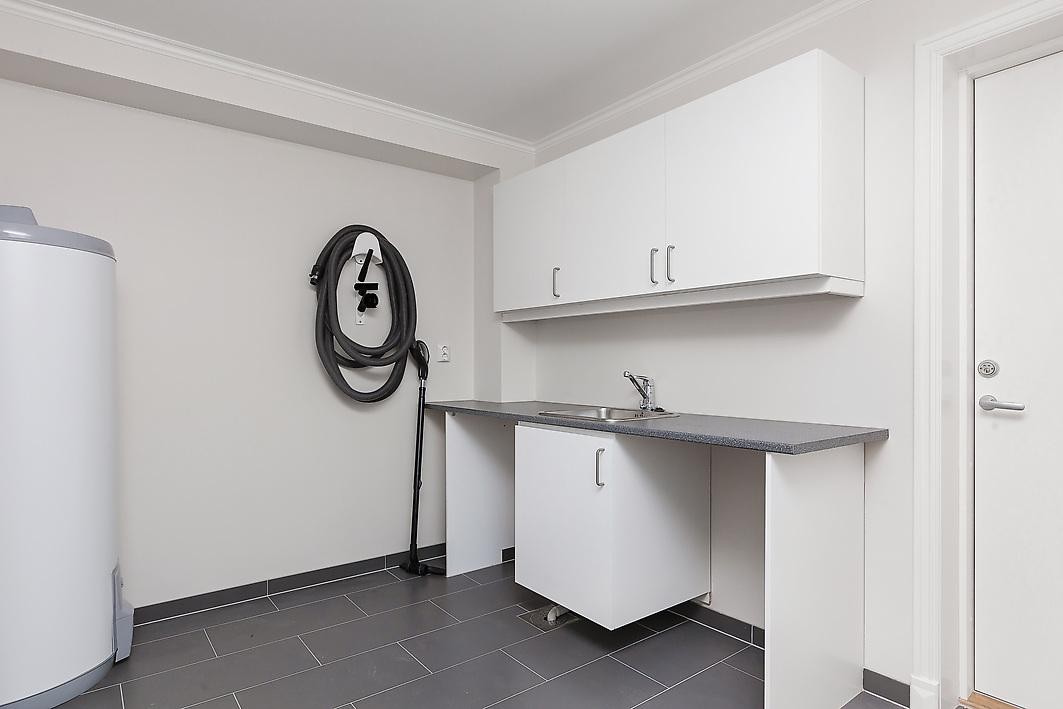 Vaskerom med egen inngang. Galleribilde