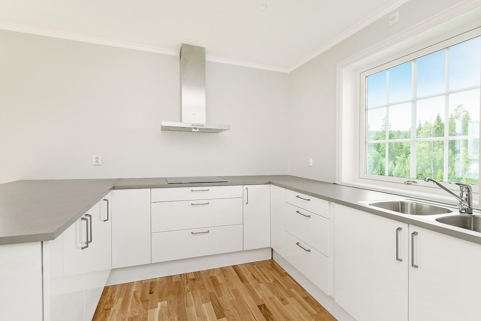 Innredning med mye Benkplass. Galleribilde