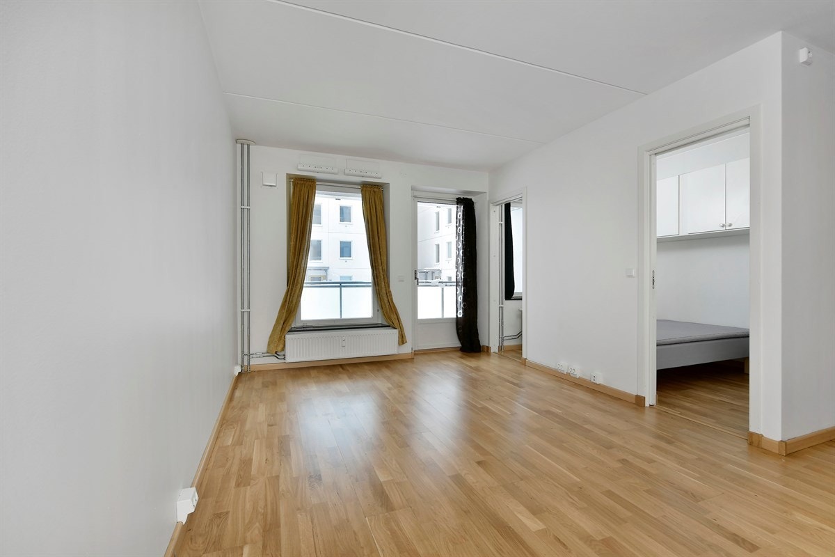 Fra stuen er det inngang til soverommet. Galleribilde