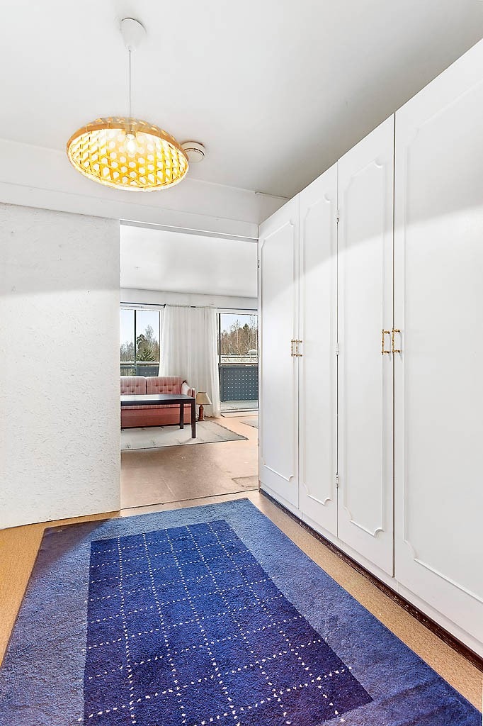 Entrè med garderobeskap Galleribilde