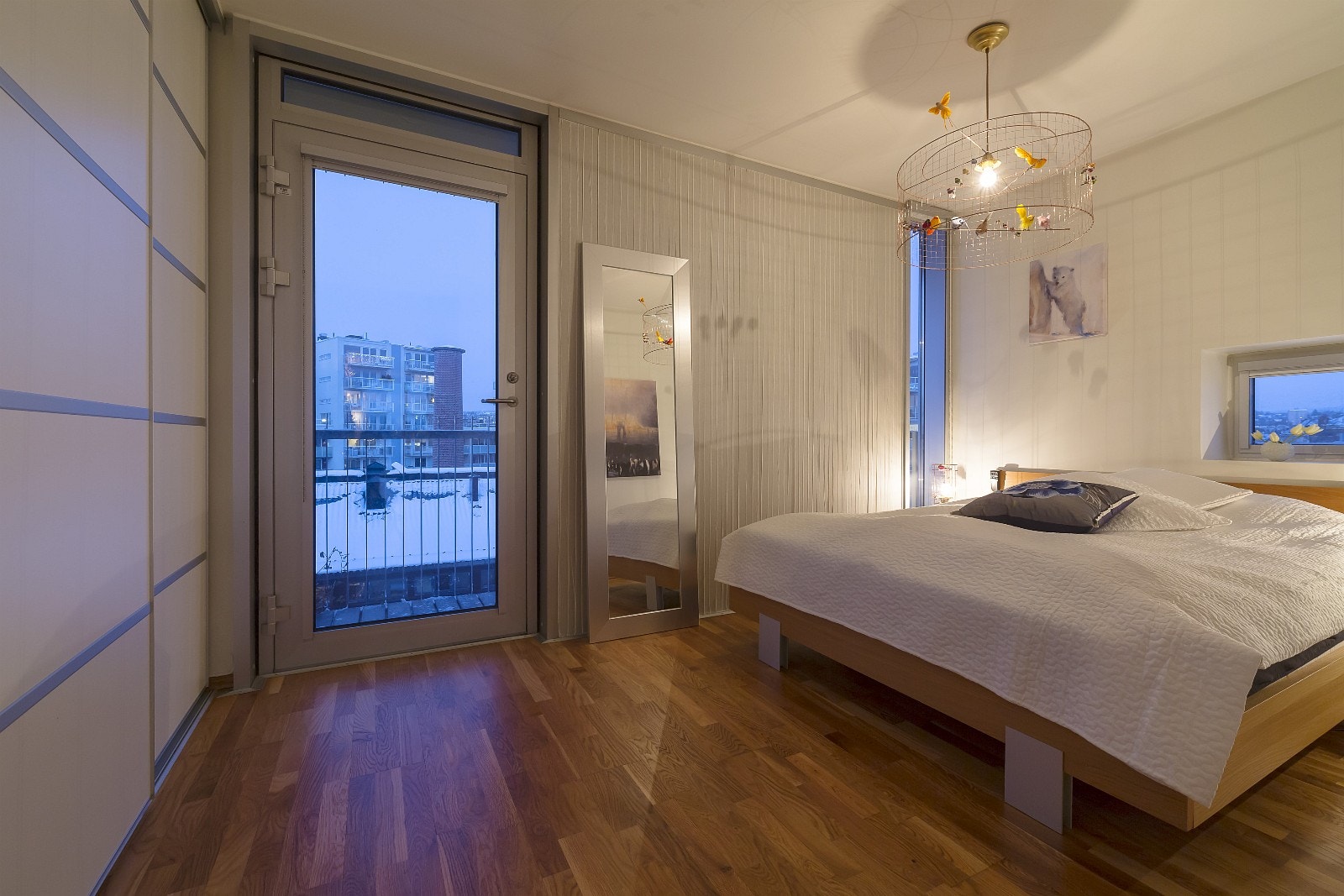 Stort soverom med utgang til egen balkong Galleribilde