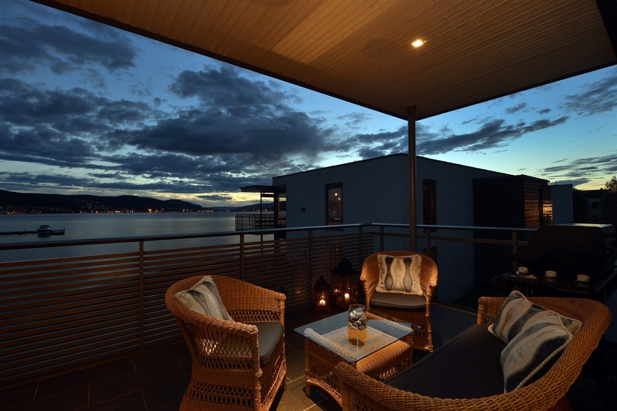 Nyt solnedgangen og drøm deg bort. Galleribilde