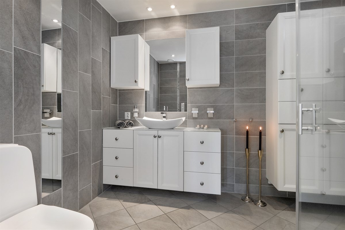 Svært påkostet og delikat privat bad. Galleribilde